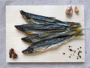 Свинина вяленая (строганина): Корюшка вяленая без икры