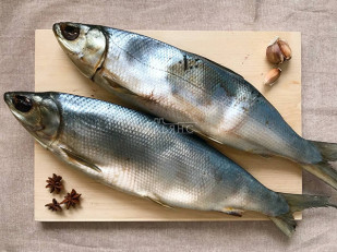 Свинина вяленая (строганина): Сиг вяленый